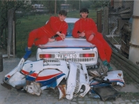 Petr a Martin Hejhalovi - zbytky po havrii na Rally Paejov 1998