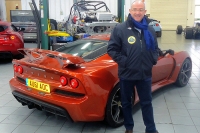 Johnny Mowlem v dln Lotus Cars Motorsport